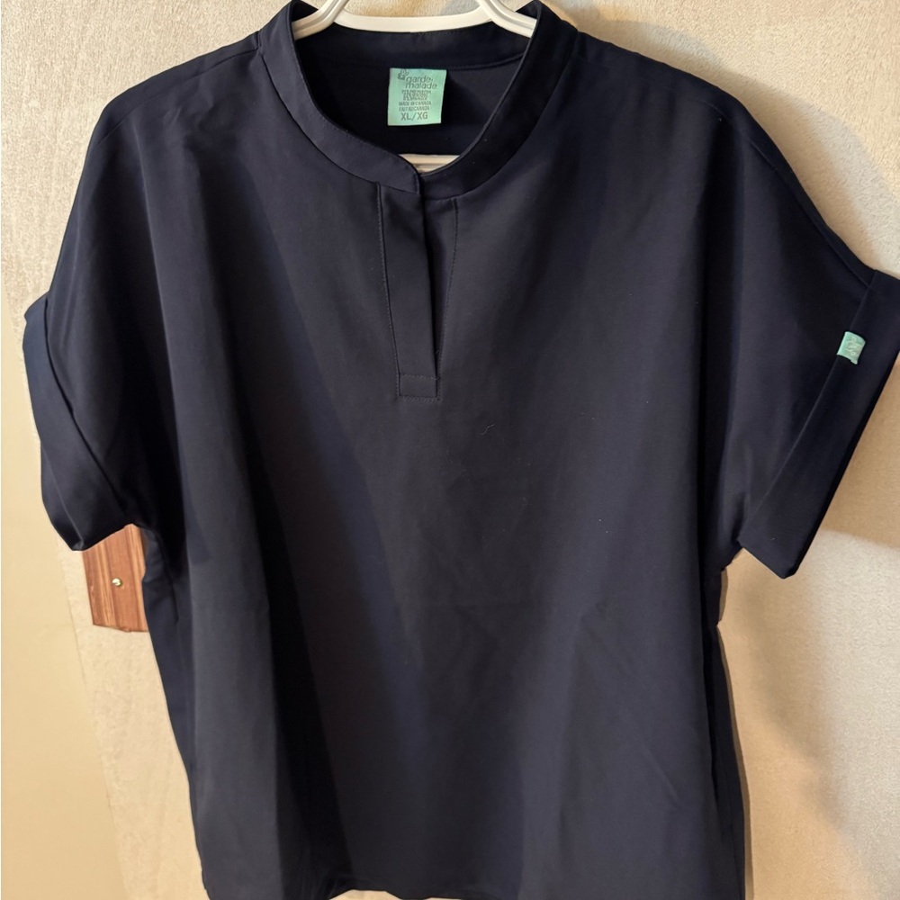 Garde Malade scrub top